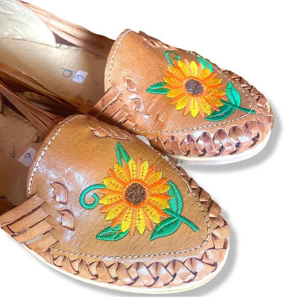 Mexican Leather Huaraches with Sunflower Embroidery - Picture 5 of 6